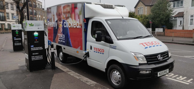 150臺上汽大通MAXUS EV90首批車輛空運赴英