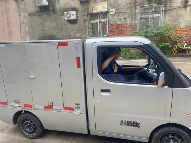 安全舒適、效率高！大力牛魔王D01助力快遞小哥贏戰(zhàn)雙十一