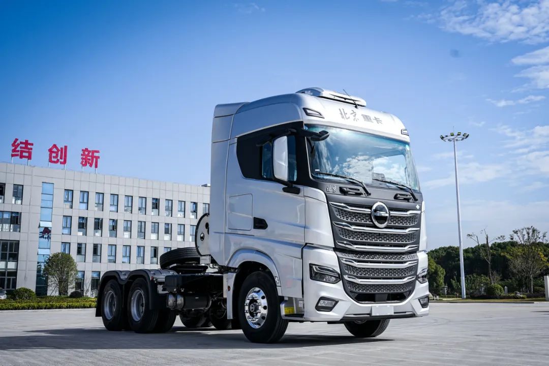 “燃”情新選擇！北京追夢LNG牽引車“馬力”全開