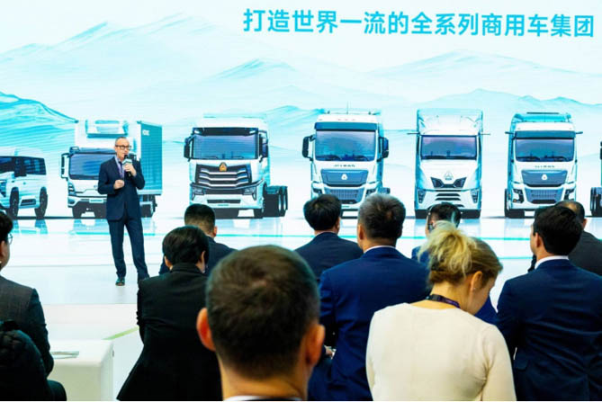 中國重汽自主智造實力，助力物流運輸行業向“綠”而行