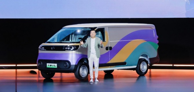 9.58萬起破局大VAN市場！上汽大通“大拿”攜鴻圖超級商用電動架構、鈴駒生態重塑創富新生態